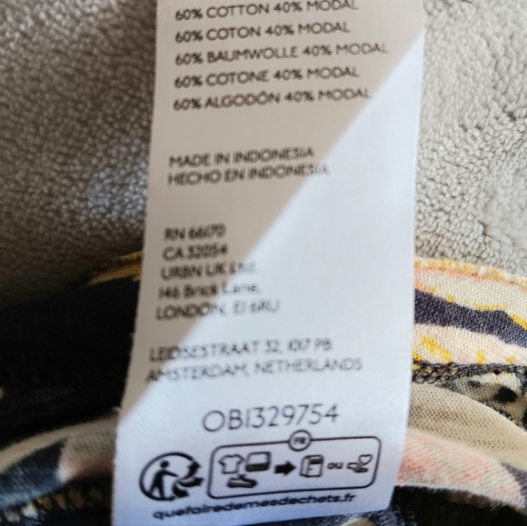 Anthropologie Tee, used excellent condition, only worn once, Size M, Black Motif - Picture 7 of 7